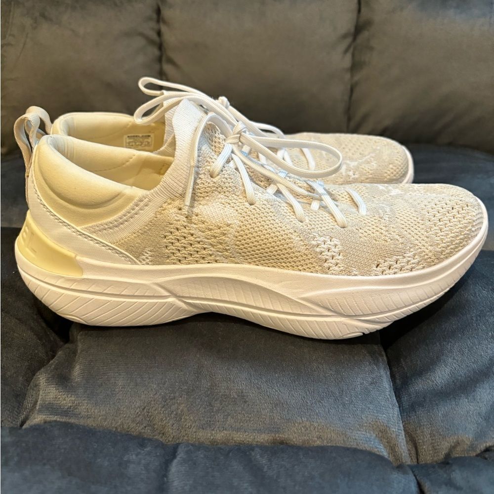 New Sorel Explorer Blitz shoes. Size 8